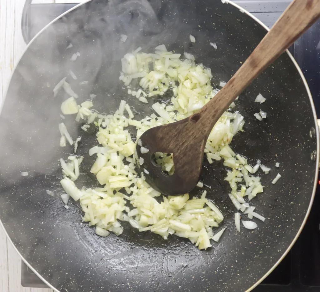 how to stir-fry the onions when making a sauce for pasta alla salmone