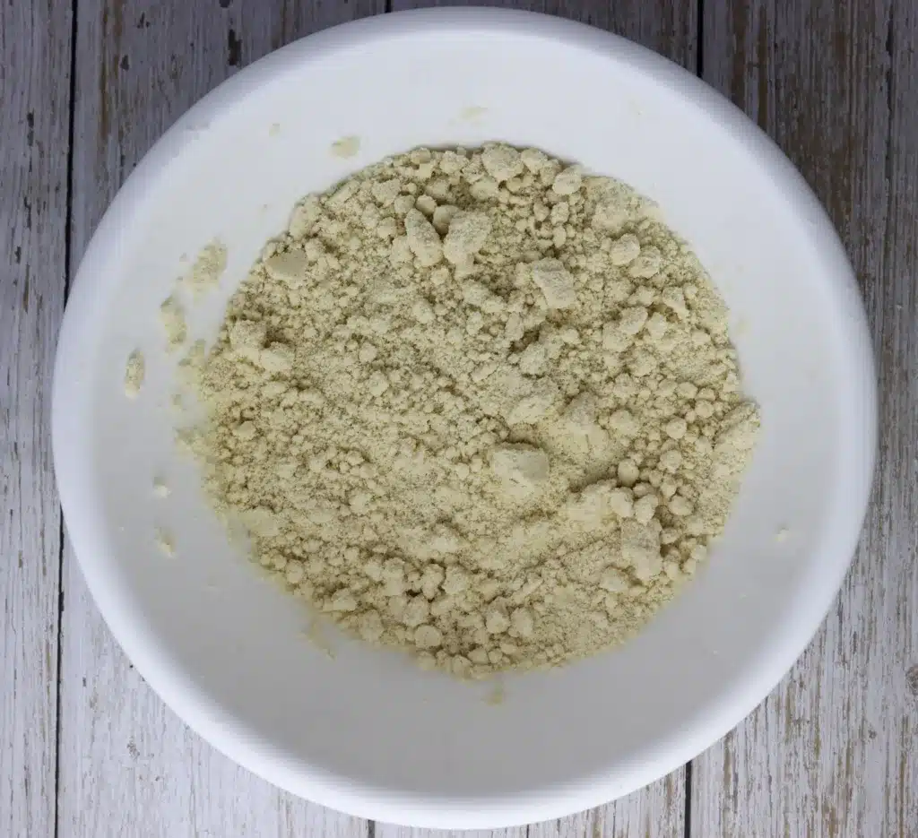 how to stir the butter in the flour, image showing flour and butter looking like breadcrumbs
