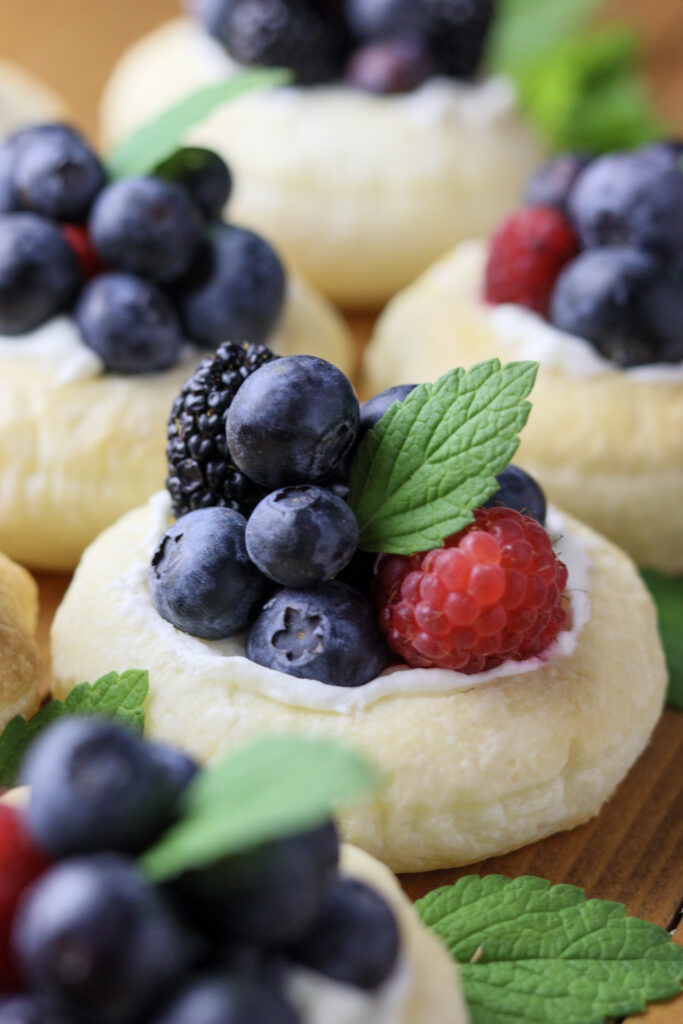 image of a cute puff pastry fruit tart 
